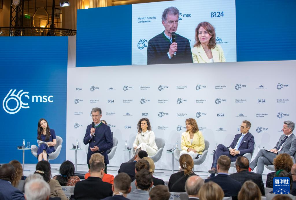 2��18�գ�Ľ������ϯ����˹�з򡤻���˹����������ڵ¹�Ľ��ھ��еĵ�60��Ľ��ڰ�ȫ�����Ϸ�����Ļ�´ǡ��»������ �ŷ� ��