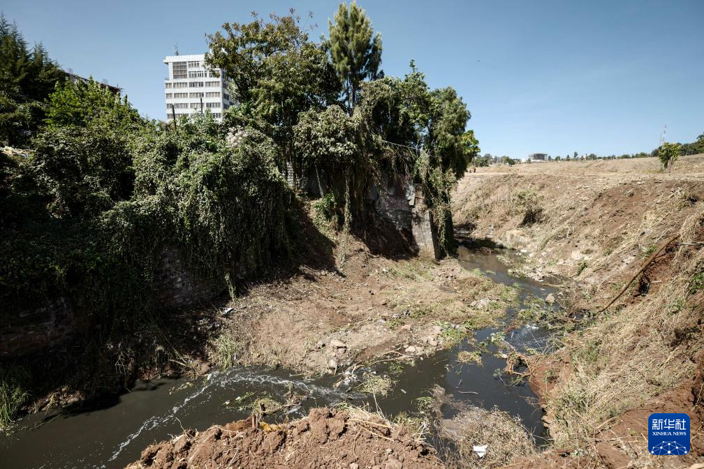 这是2019年2月27日在埃塞俄比亚首都亚的斯亚贝巴拍摄的改造前的友谊广场所在地。新华社发(中交一公局集团供图)