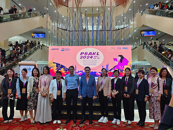 5月24日,在吉隆坡国际书展期间举办的中马赠书仪式。中国图书进出口(集团)有限公司供图