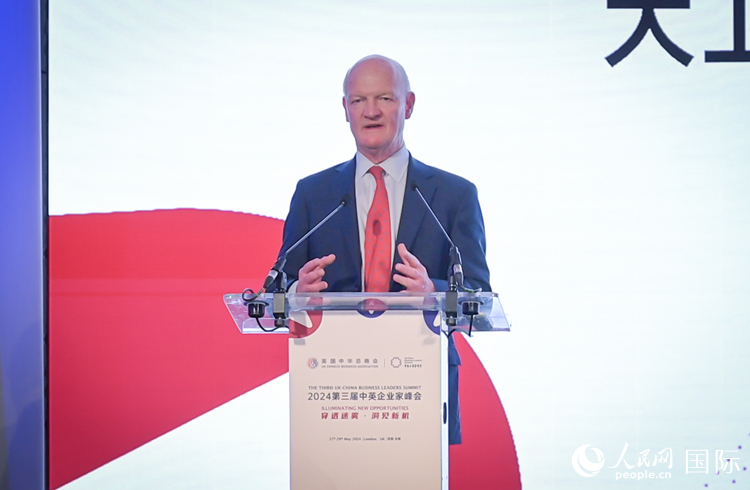 英国前负责大学与科研事务的国务大臣、英国皇家学会院士大卫·威利茨致辞。人民网 郭锦标摄