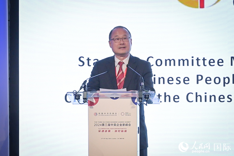 香港中华总商会会长、香港新华集团主席蔡冠深致辞。人民网 郭锦标摄