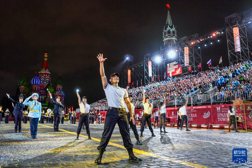 8��23�գ��ڶ���˹�׶�Ī˹�ƣ��赸��Ա�ھ��ֽ��ϱ��ݡ��»������ ���� ��