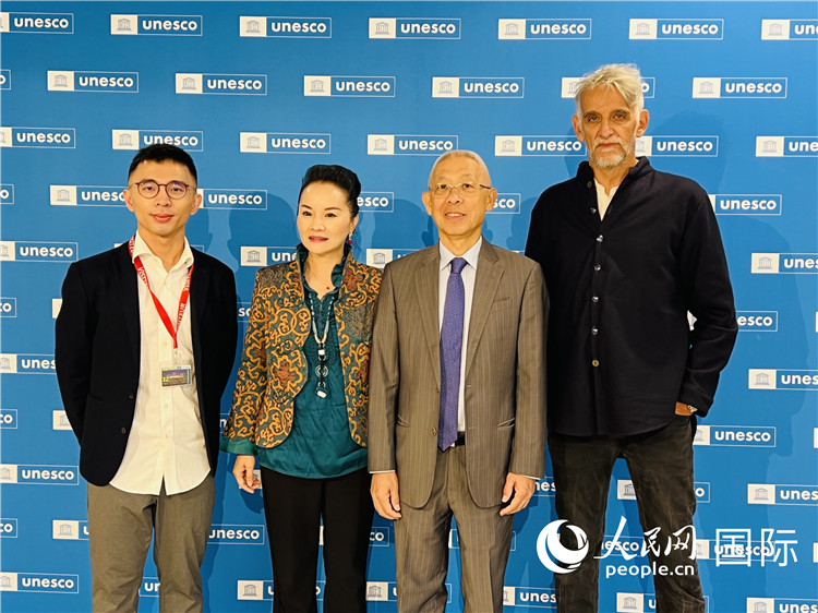 图说法国-中国中医药中心代表与法国中医师在联合国教科文组织筹备中医药大会(图片:何蒨)