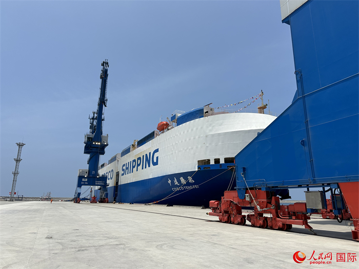 当地时间11月15日,停靠在钱凯港的船只。人民网记者 周雨摄