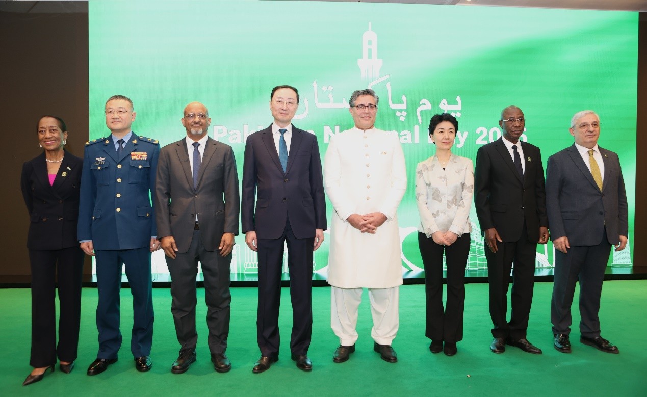 出席招待会的主要嘉宾合影。巴基斯坦驻华大使馆供图