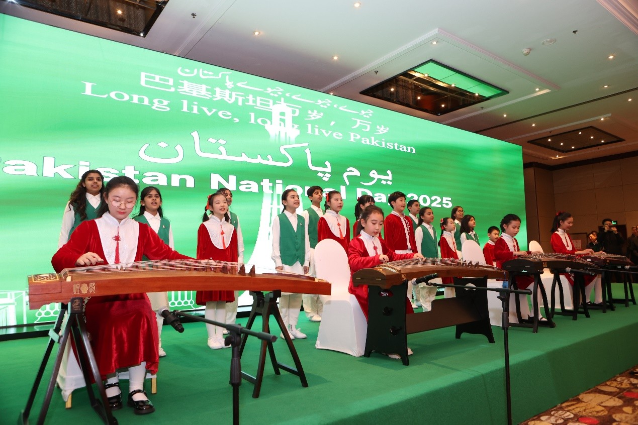 中巴两国学生演出。巴基斯坦驻华大使馆供图