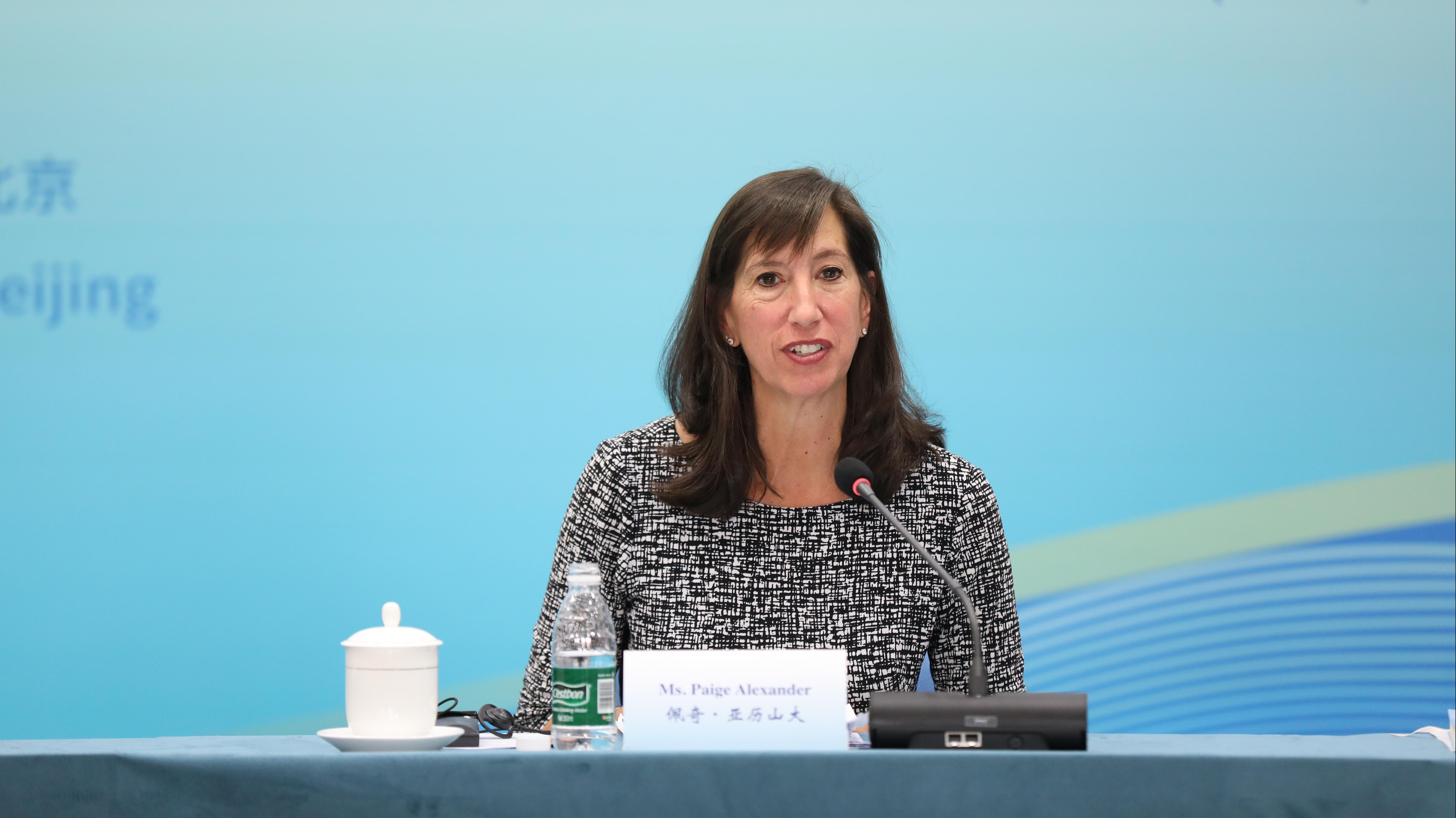 卡特中心总裁佩奇·亚历山大致辞。主办方供图