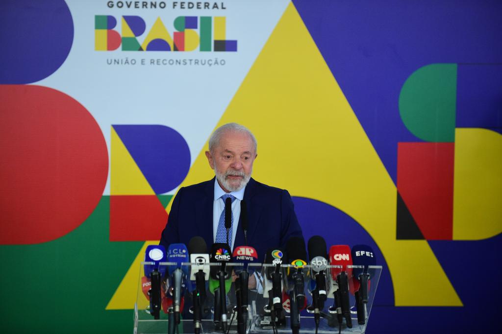 1月30日，巴西总统卢拉在首都巴西利亚总统府参加记者会。新华社发（卢西奥·塔沃拉摄）