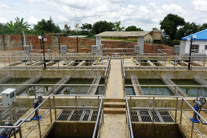 【4】九城市供水项目一期水厂的絮凝、沉淀和过滤池。中地海外集团有限公司喀麦隆公司供图