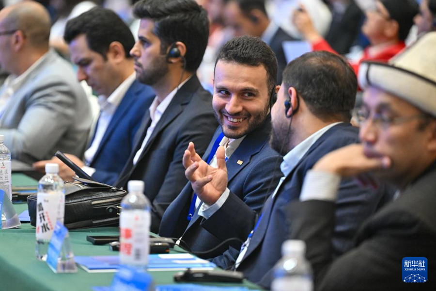 5月23日，与会嘉宾在2025上合组织国家媒体合作论坛上交流。新华社记者 丁磊 摄
