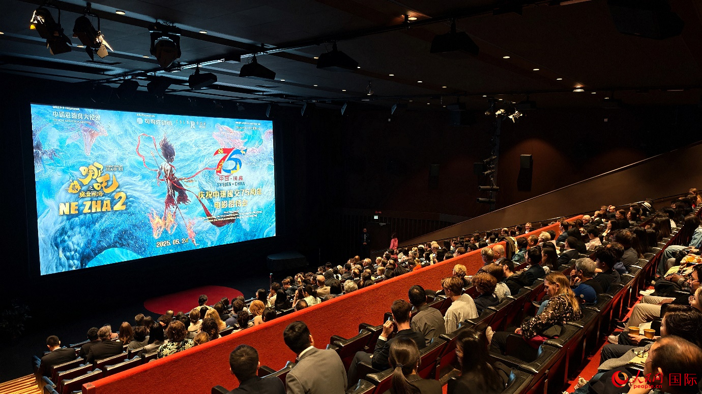观影现场。人民网记者 殷淼摄
