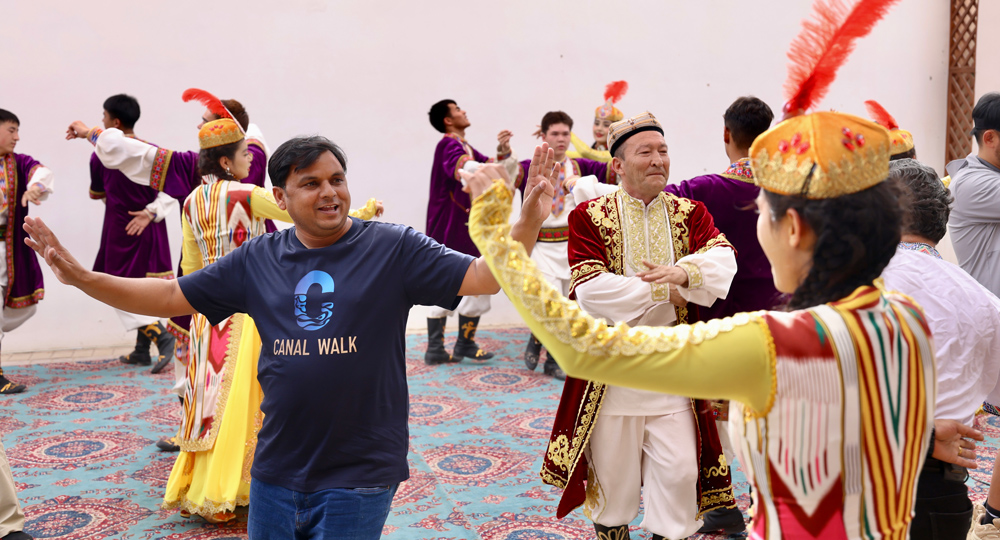 上合组织国家青年文化交流营走进阿克苏