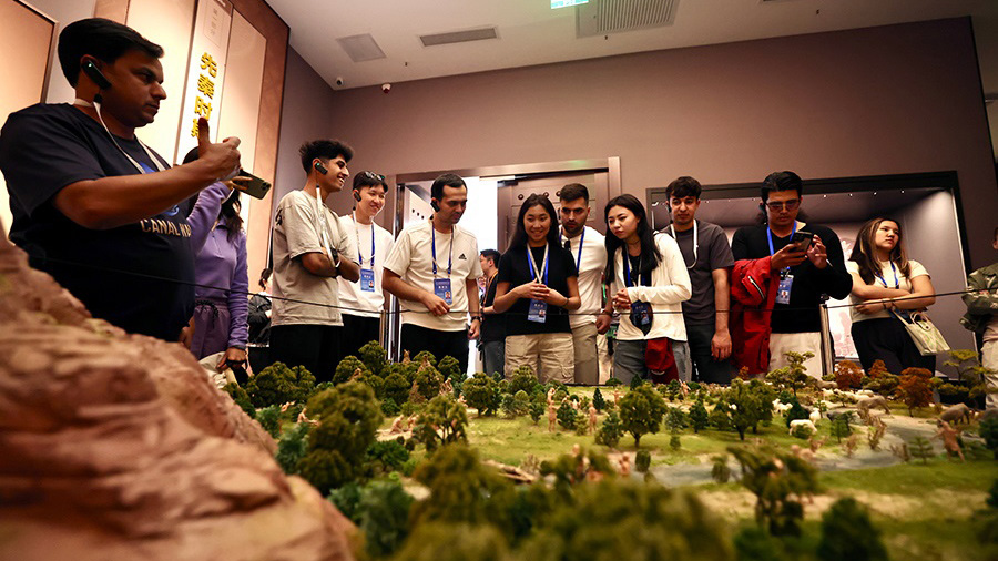 上合组织国家青年文化交流营走进阿克苏