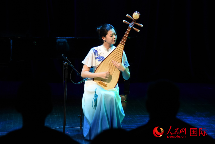 琵琶独奏《龙船》。人民网记者 殷淼摄