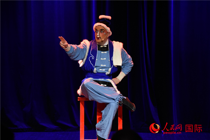 瑞典京剧演员天木表演的《挡马》选段。人民网记者 殷淼摄