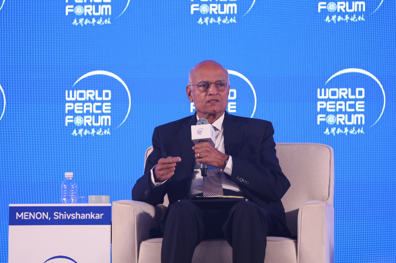 7月4日,印度前国家安全顾问、阿育王大学教授希夫尚卡尔·梅农在第十三届世界和平论坛上发言。主办方供图
