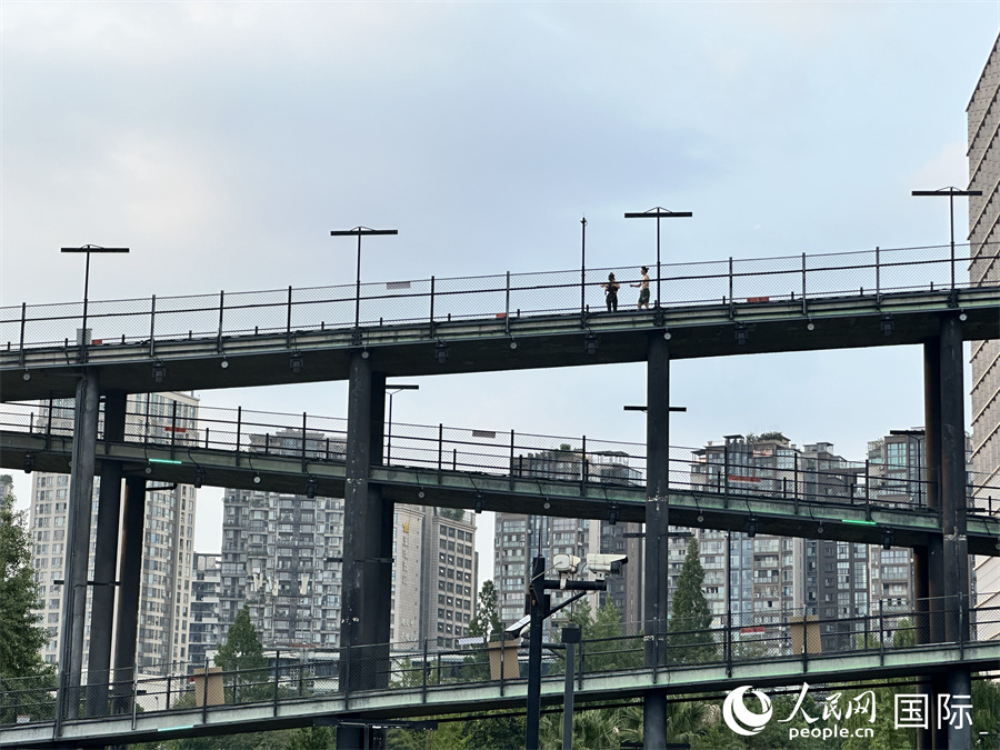 西村大院空中跑道。 人民网 孙书宇摄