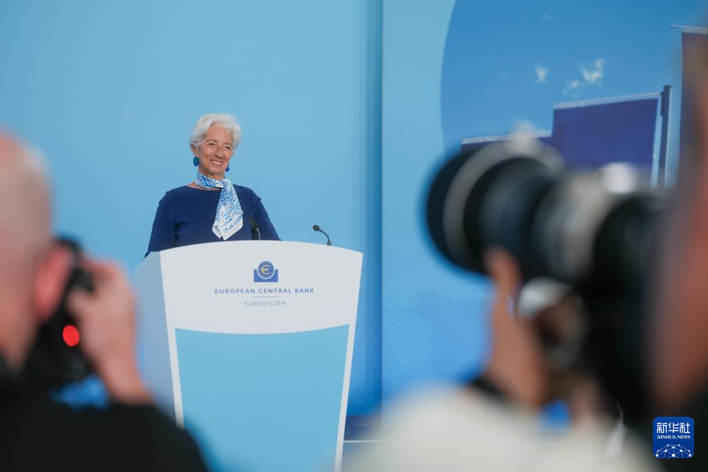 7月24日，欧洲央行行长拉加德在德国法兰克福欧洲央行总部出席新闻发布会。新华社发（欧洲央行供图）
