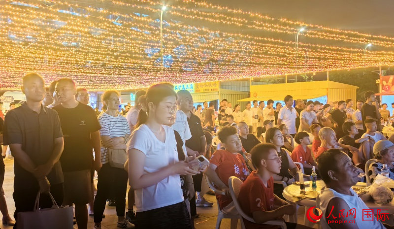 “苏超”第二现场观赛区。人民网 钟文兴摄