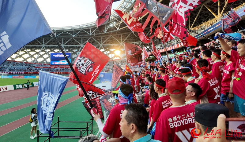 徐州队球迷。 人民网 周锦佳摄