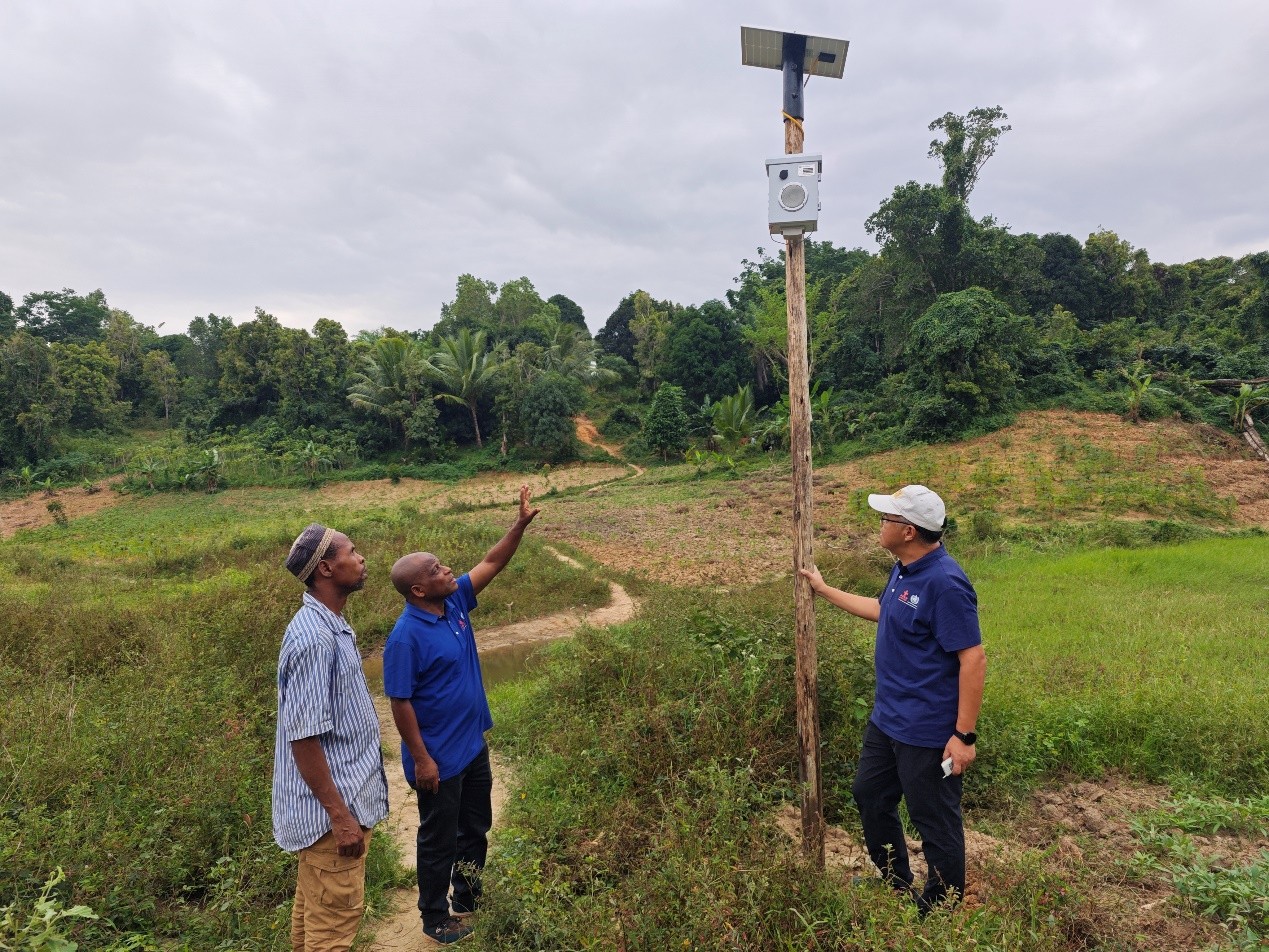 在重点水体附近安装的语音警示器。中国专家组供图