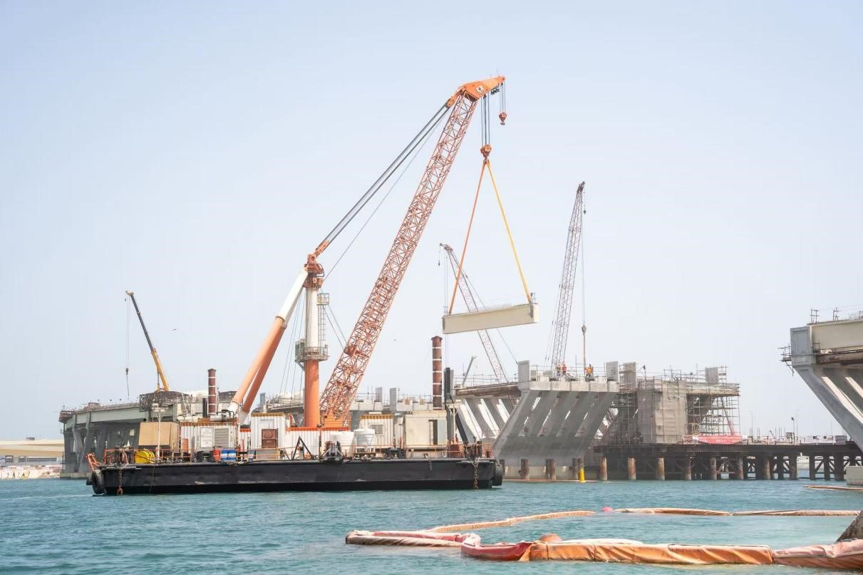 阿布扎比1C道桥项目正在施工。中交四航局供图