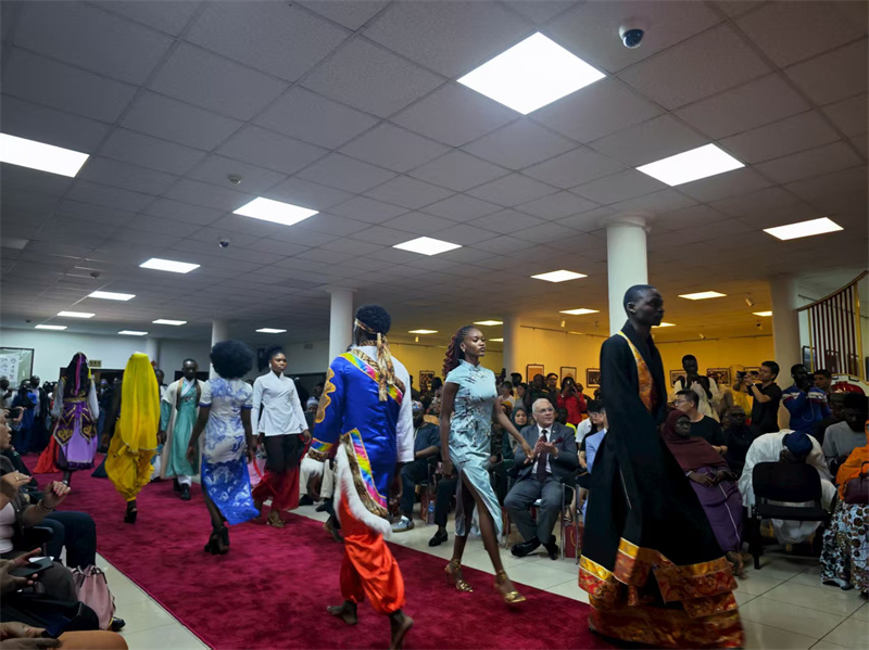 “2025年中尼文化和旅游节”中尼时装秀 尼日利亚中国文化中心供图