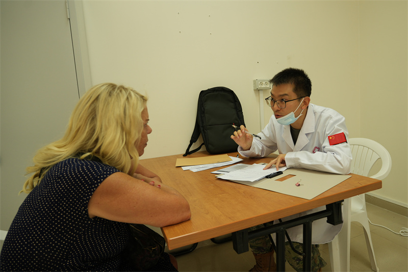 【2】图为中医诊疗活动现场。摄影：高妍