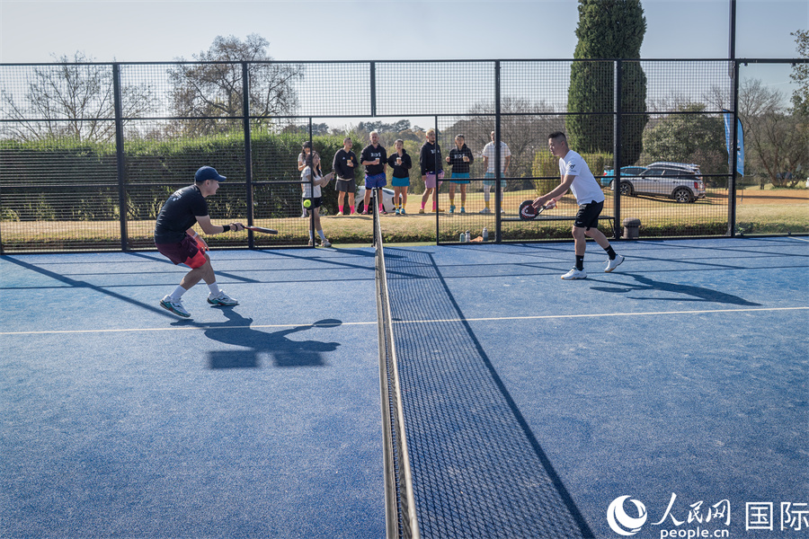 充满乐趣的阳光运动。人民网 希拉兹·莫林摄