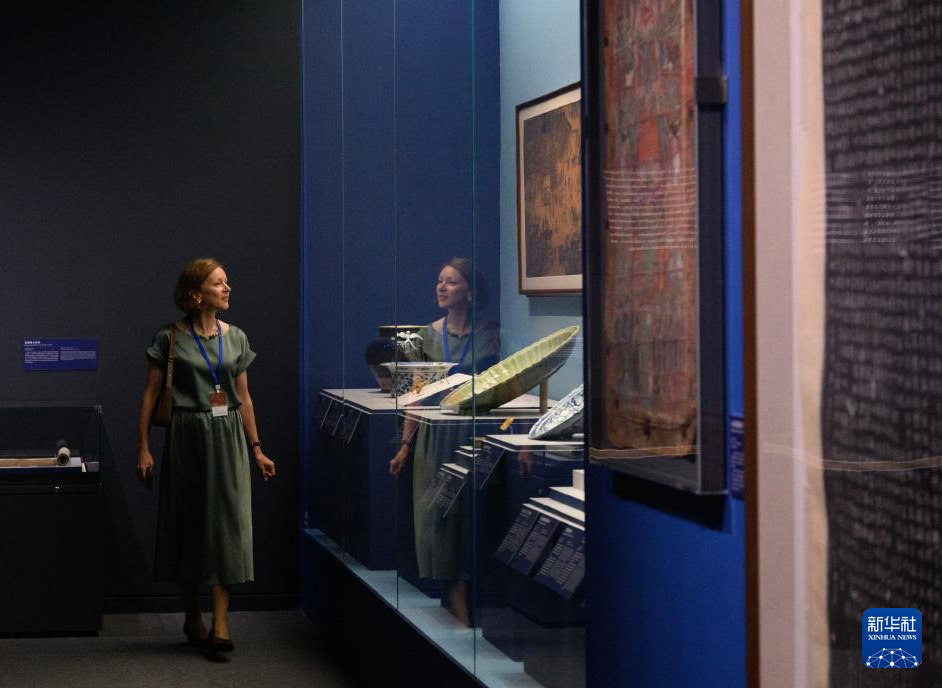 上合组织国家博物馆藏文物联展在京开幕
8月27日,上海合作组织国家博物馆藏文物联展在北京中国国家博物馆开幕。