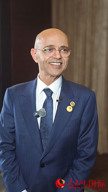 阿拉伯国家联盟驻华代表处主任法赫米接受人民网记者采访。人民网记者 宽容摄
