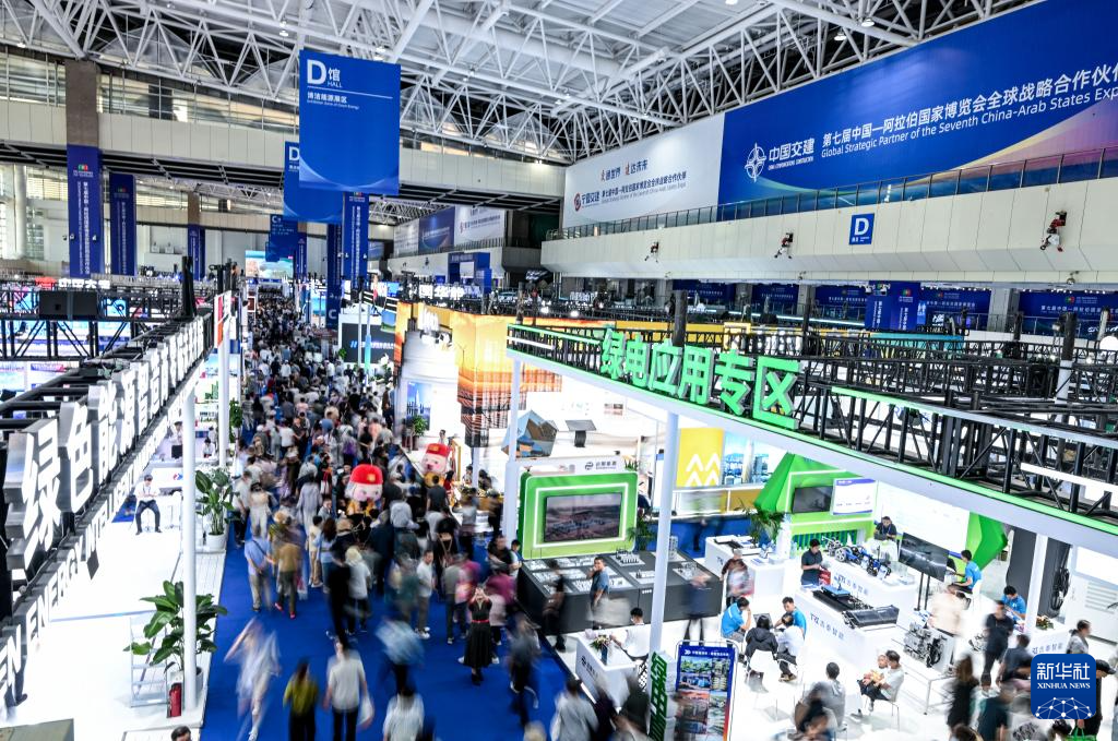 这是8月30日拍摄的第七届中国—阿拉伯国家博览会清洁能源展区。新华社记者 冯开华 摄