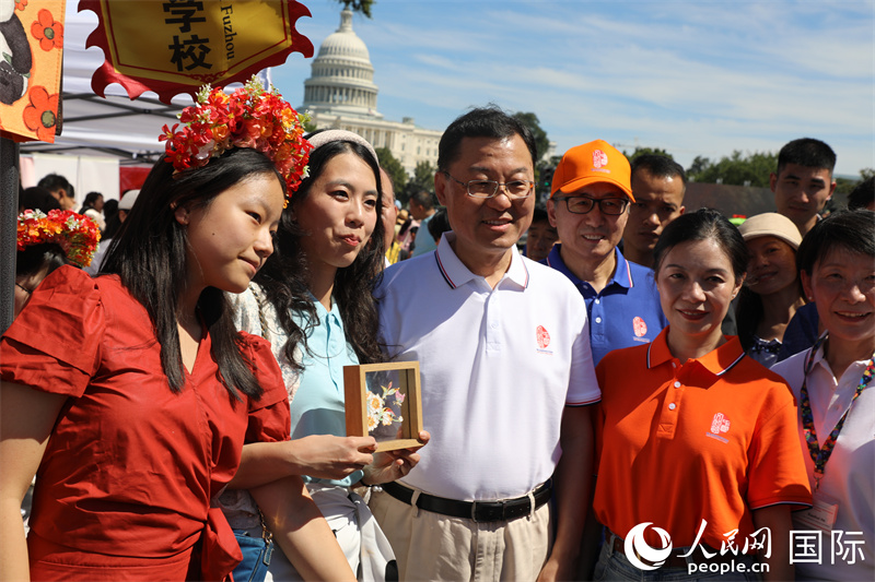 1、8月30日，第二十三届华盛顿中国文化节在美国首都华盛顿举行。中国驻美国大使谢锋应邀出席活动。 人民网记者 李志伟摄