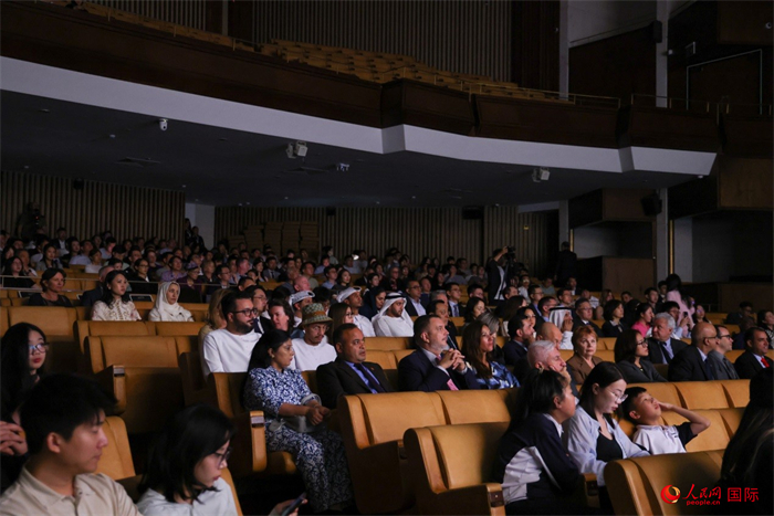 观众陆续入座准备观影。人民网记者 任皓宇摄