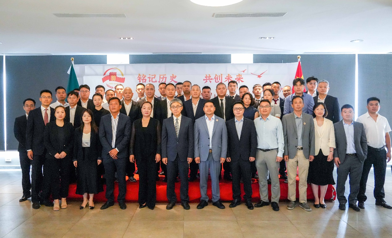 图为参加座谈会的嘉宾合影。中国驻塞内加尔大使馆供图