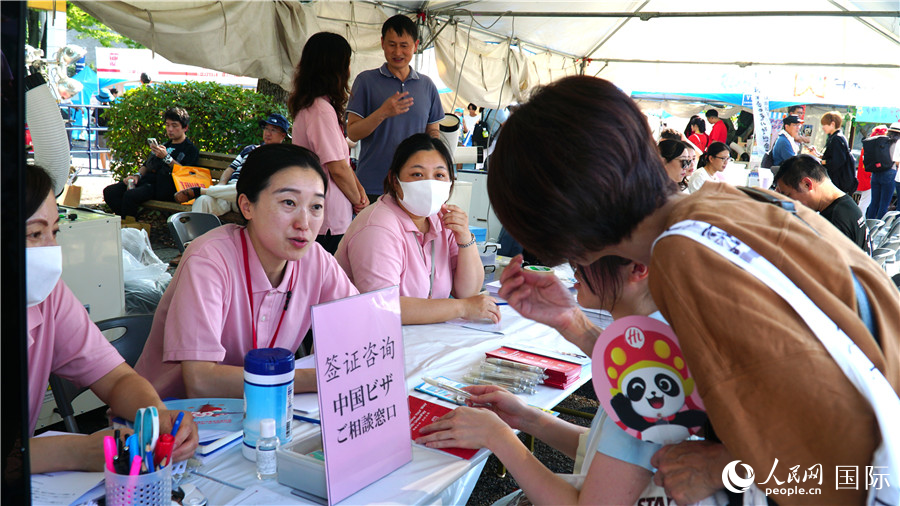 现场设有“一日领事部”。蒋晓辰摄