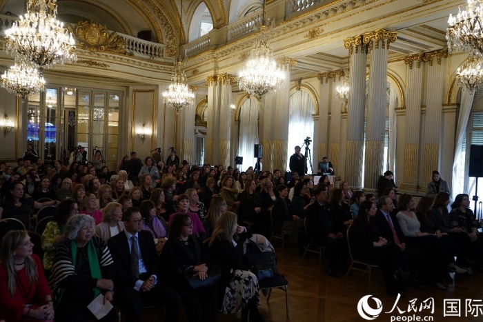 图为活动现场气氛热烈。人民网记者 许放摄