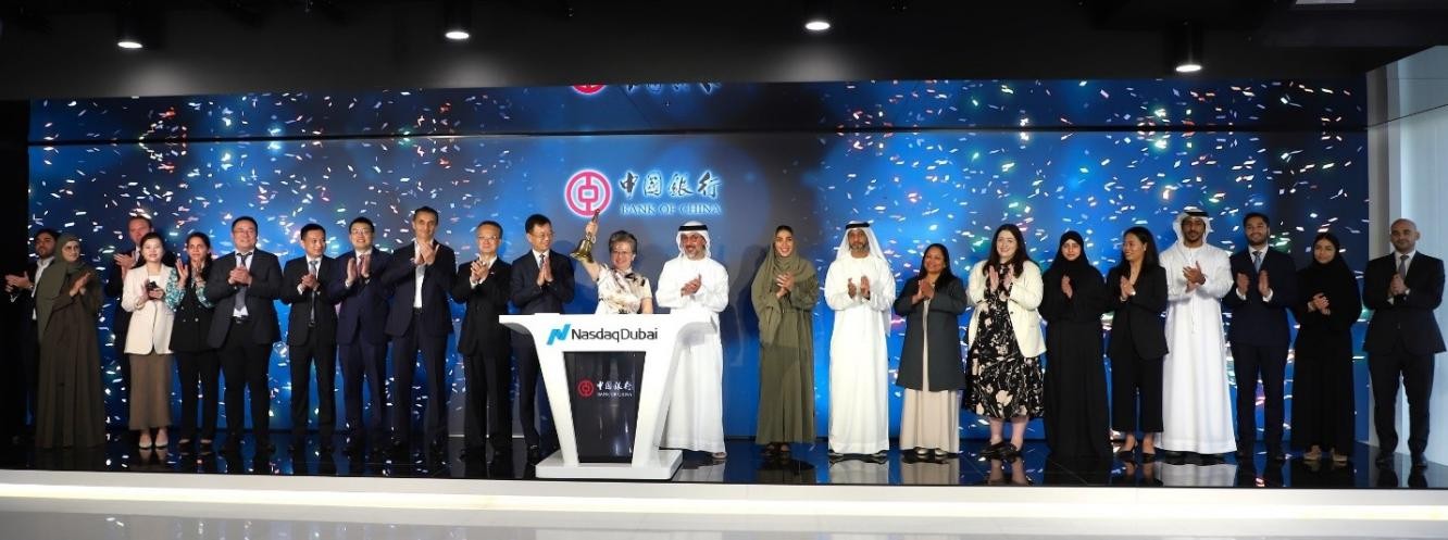 图为2024年9月,中国银行迪拜分行在纳斯达克迪拜证券交易所举行4亿美元债券上市摇铃仪式。纳斯达克迪拜证券交易所供图