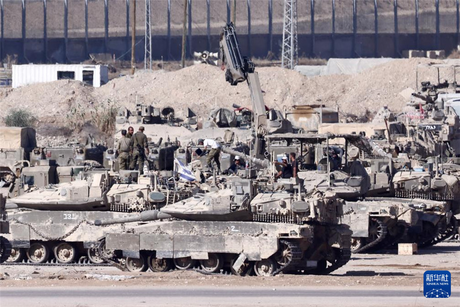 这是9月16日拍摄的位于加沙边境以色列一侧的以军部队。新华社发（贾马尔·阿瓦德摄）