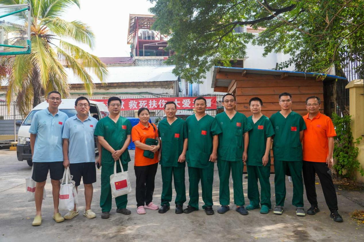 中国援桑医疗队顺利完成交接。中国援桑医疗队供图