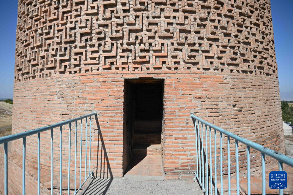 这是9月20日在吉尔吉斯斯坦楚河州拍摄的布拉纳塔游览入口。新华社记者 李任滋 摄