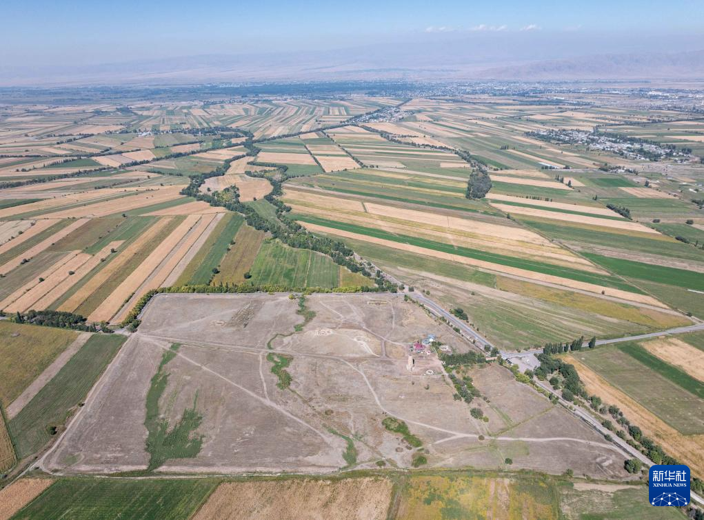 这是9月20日在吉尔吉斯斯坦楚河州拍摄的巴拉沙衮城遗址（无人机照片）。新华社记者 李任滋 摄