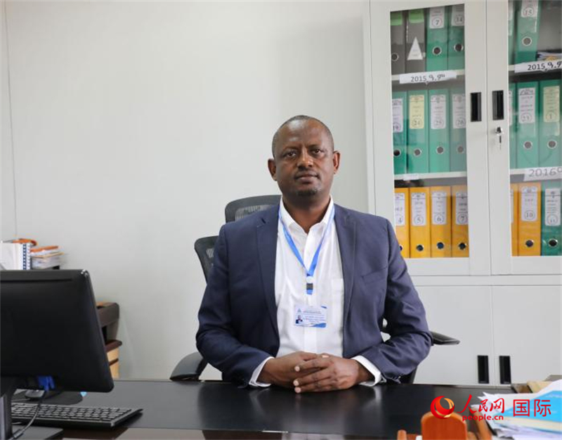 图为检测中心负责人贝拉切夫。人民网记者 沈小晓摄