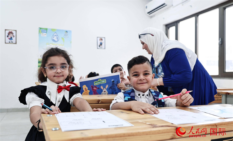 巴格达富拉特学校学生在上课。人民网 伊纳斯·易卜拉辛摄