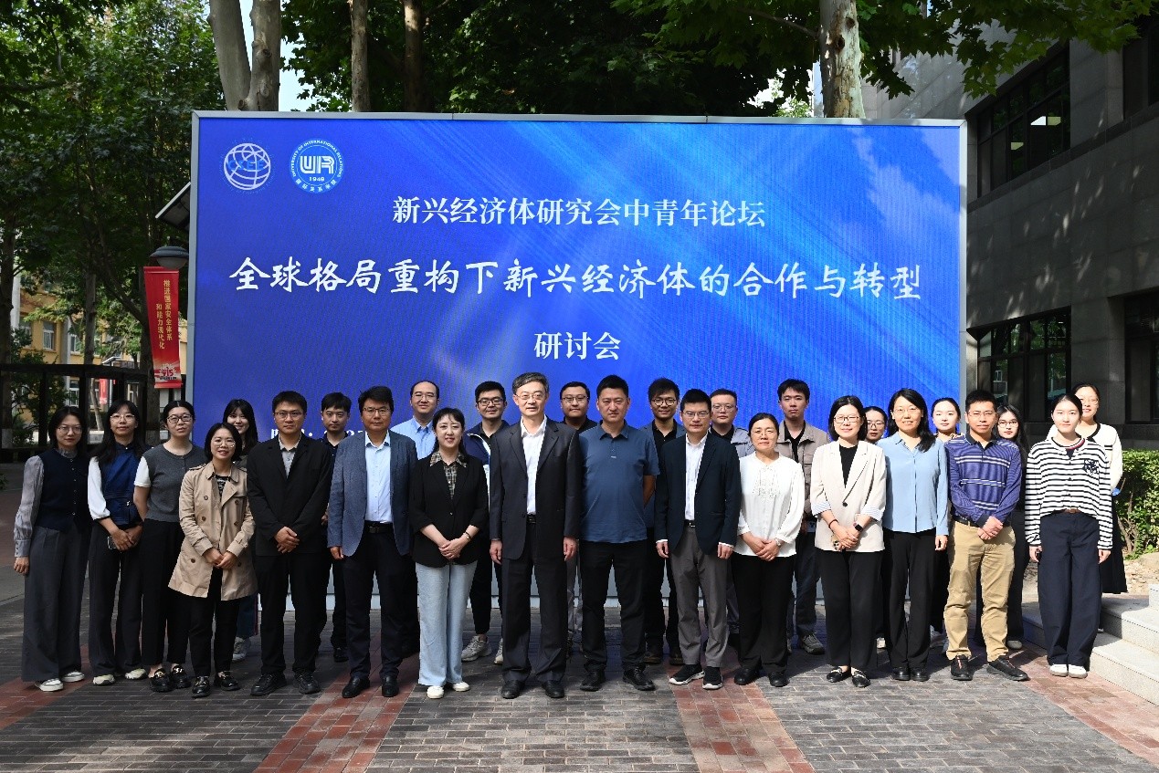 与会嘉宾合影。主办方供图