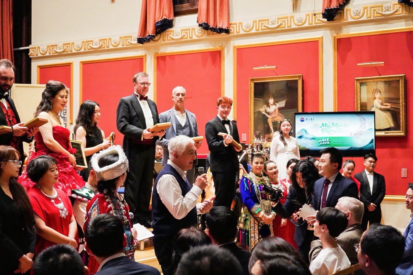 英中商业发展中心主席约翰·麦克利恩发表感言。刘飏摄