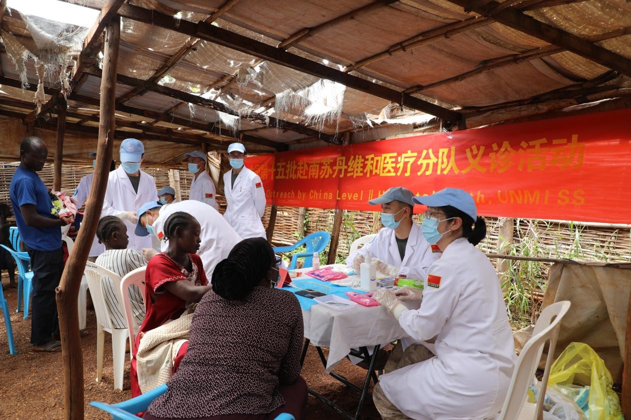 义诊现场。向成 摄