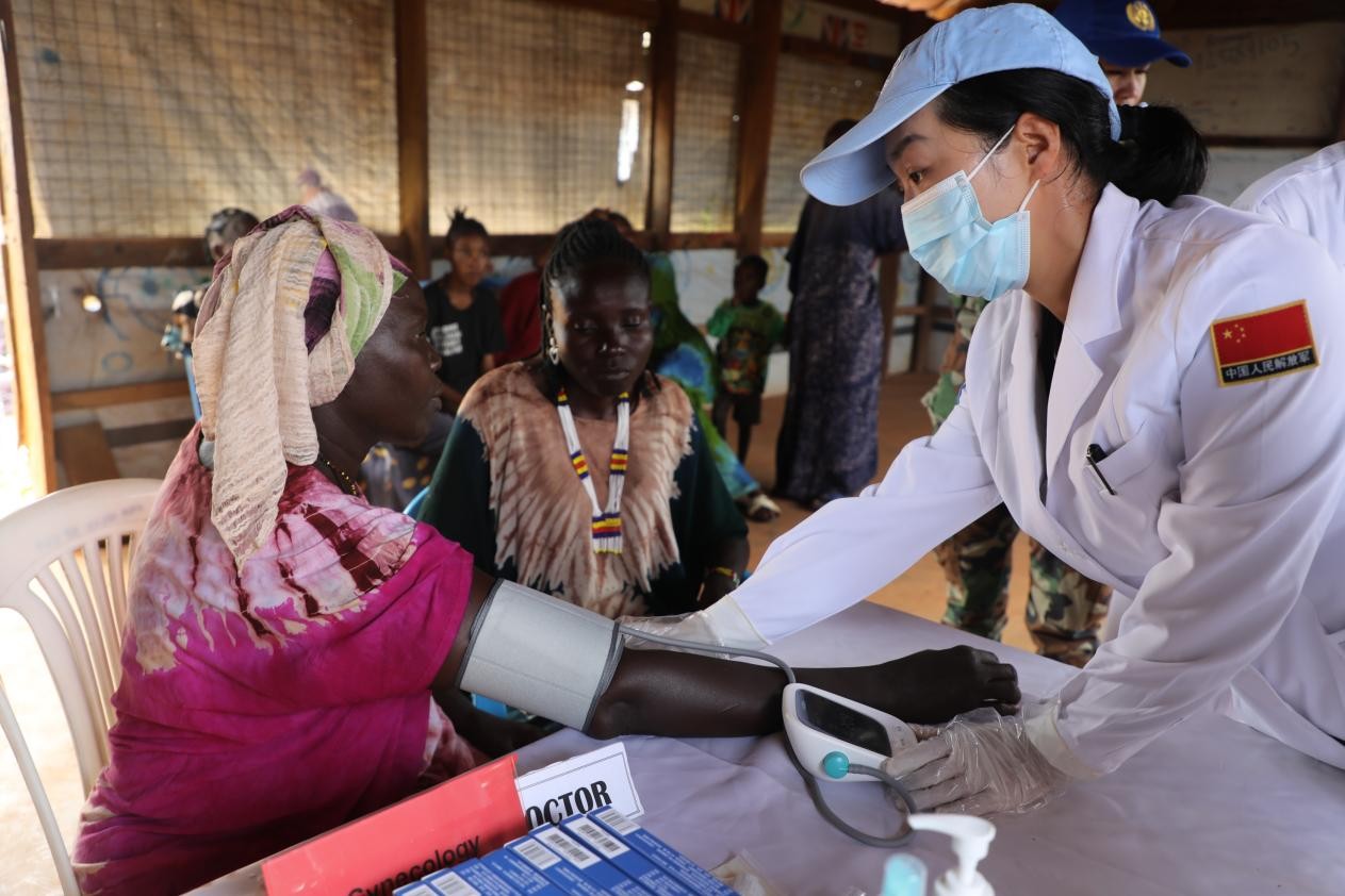 义诊现场。向成 摄