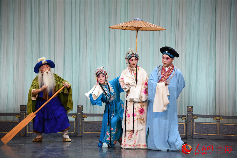 《白蛇传》剧照。人民网记者 殷淼摄