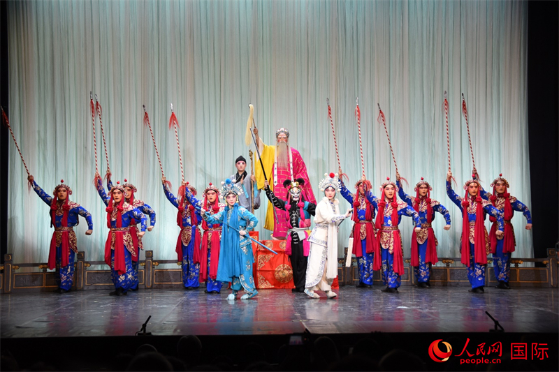 《白蛇传》剧照。人民网记者 殷淼摄